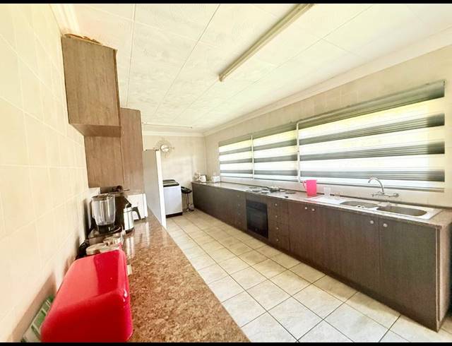 3 BEDROOM HOUSE FOR SALE IN VANDERBIJLPARK CE 2